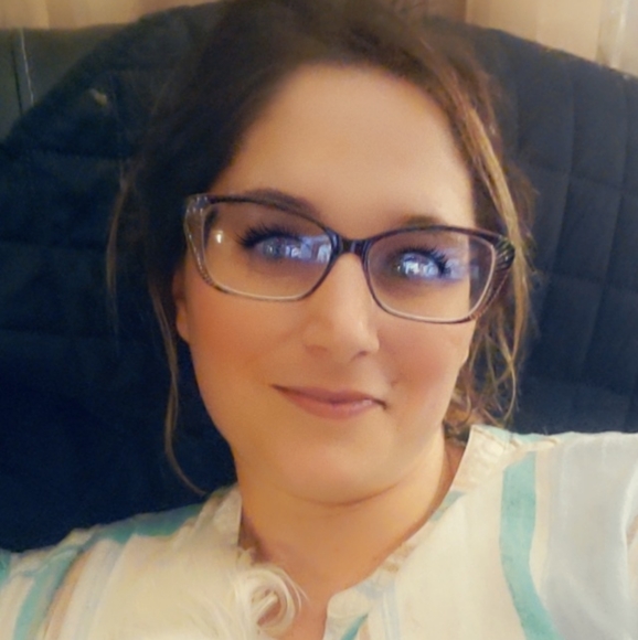 Meet your Posher, Crystal - Picture 2 of 3